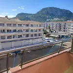 Apartamento con piscina y muy luminoso