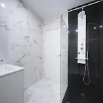 Wehostyou Apt Moderne Central Roses Colom 1B