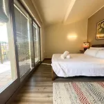 Sleep & Stay Luxury Top Floor Apt With Terrace