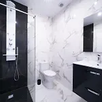 Wehostyou Apt Moderne Central Roses Colom 2A