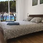 Golden Sunrise Apartment With Sea Views