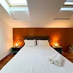 Modern Apt In Old Town W Cathedral Views