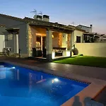 Casa en L Escala con piscina y WIFI free