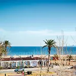 Estudio Moderno Con Terraza Y Vistas Al Mar