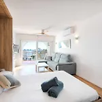 Estudio Moderno Con Terraza Y Vistas Al Mar
