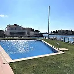 Apartamento en Roses con vistas al canal y piscina
