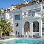 Apartment In Roses Near Sea