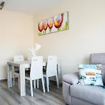 Lloguer30 Blaumar Is Family-Friendly And Centrally Located