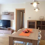 Lets Holidays Beautiful Apartment W/ Pool Toss