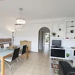Lets Holidays Elsa Apartment
