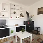 Lets Holidays Elsa Apartment