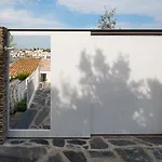 Centric Townhouse With Sea View - Casa Marta
