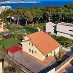 Luxury Villa Near The Sea