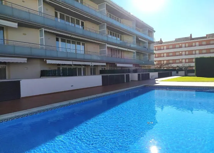 NEW! Apartamento con piscina y balcón a 2 minutos de la playa. WI-FI