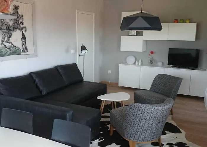 Appartement spacieux avec vue sur la chaîne des Pyrénées et Empuriabrava, LAN