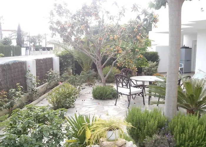 Bonito apartamento de 3 hab. con jardín