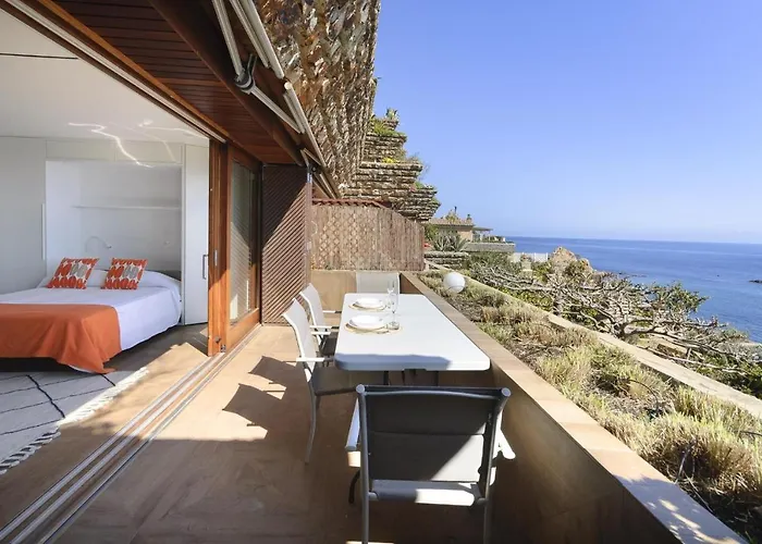 Lets Holidays Modern Sea Views Apartment