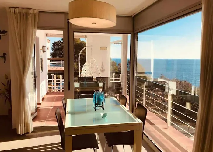 Apartamento Cala Salionç Playa frente a la playa y encima del Mar