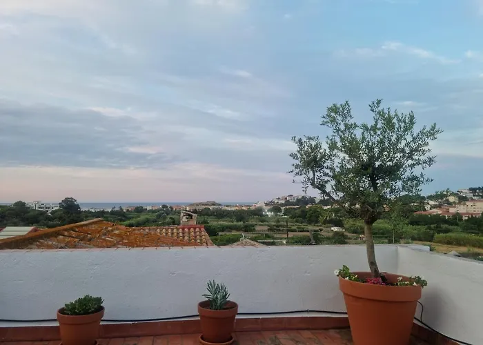 Amb Encant I Estil Mediterrani En Zona Tranquilla De Llanca I Amb Terrassa