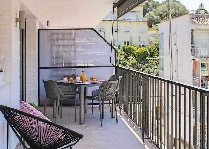 Amazing Apartment In Tossa De Mar With Kitchen