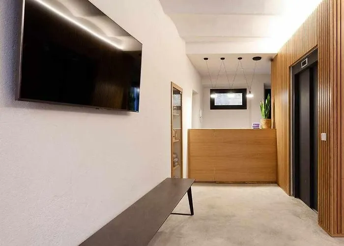 Velo Vern 3 Luxury Penthouse W Views Of City Wall