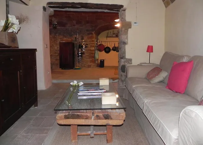 BAIX EMPORDÀ. Increíble casa en pueblo medieval