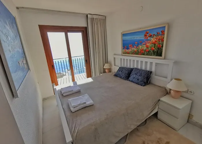 Spacious seafront apartment