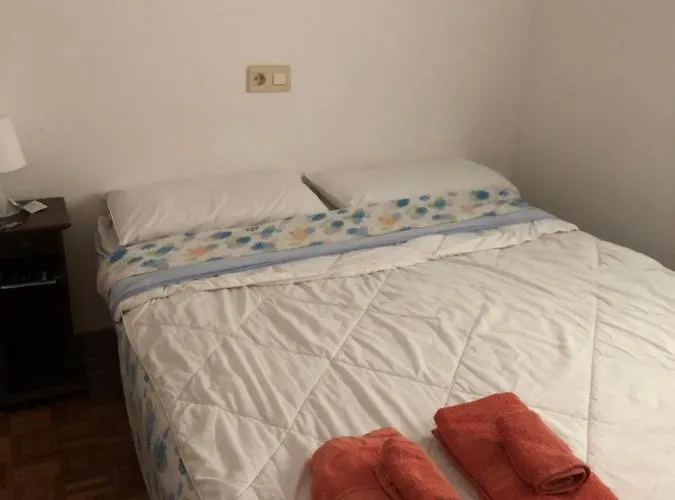 Habitacion Doble En Figueres Con Bano Compartido