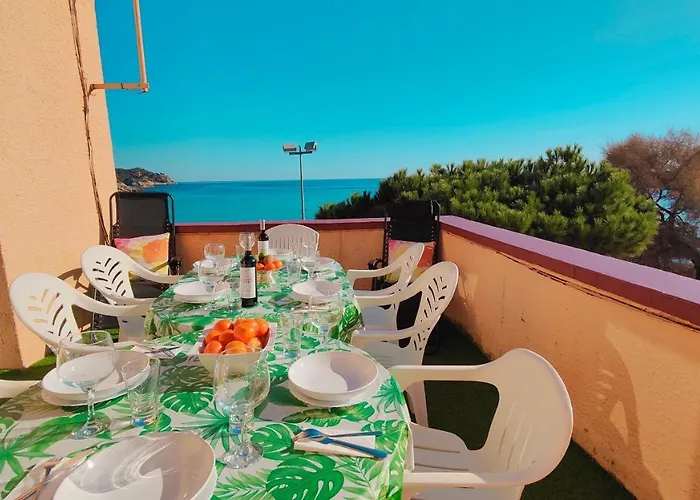 Apartamento con jardín a 11 metros de la playa. CG.