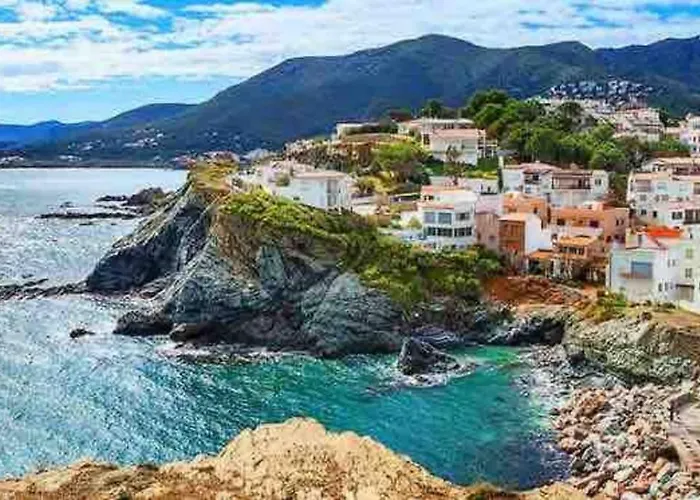 Apartamento Con Piscina En Llanca
