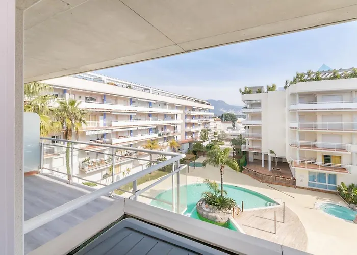 Apartamento Con Terraza Y Vista Piscina