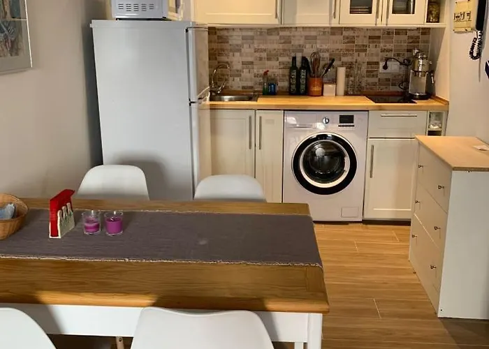 Cosy Apartment In L Escala, 7 Mins Walk To The Closest Beach, Riells