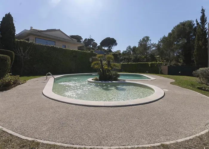 Pool And Sea Views Apartment With 1 Parking Space