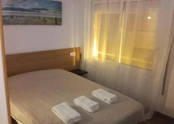 Habitacion Economica Con Bano Privado En Pleno Centro De Figueres