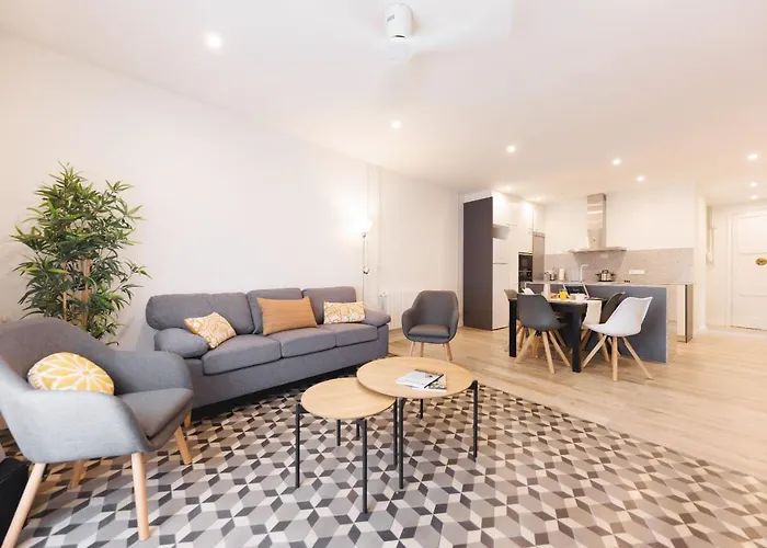 Bravissimo Ciutadans, Comfortable 3-Bedroom Apartment