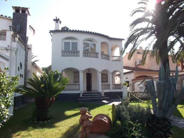 Villa Amb Amarre I Jardi