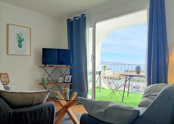 Appartement 4 Personnes Renove En Front De Mer Avec Vue Sur La Baie