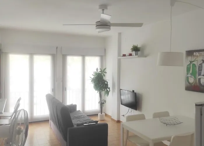 Apartamento renovado, luminoso, a 300m de la playa
