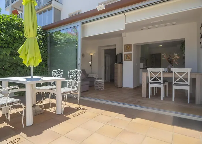 Apartamento Renovado Con Terraza, A Pasos De La Playa De Riells, ¡Ideal Para Parejas! - Es-325-29
