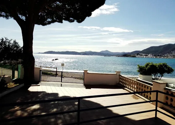 Cap Ras 1 - Apartamento En Primera Linea De Mar, Frente A Una Cala De Llanca. - Es-228-177