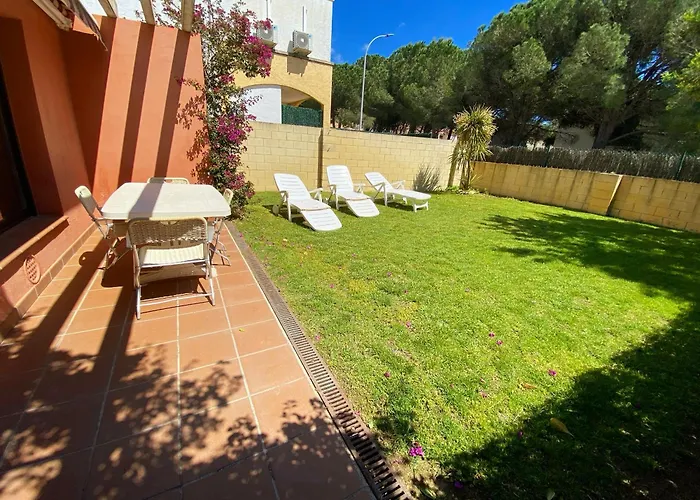 Casa l\'Escala, piscina comuntària i jardí privat