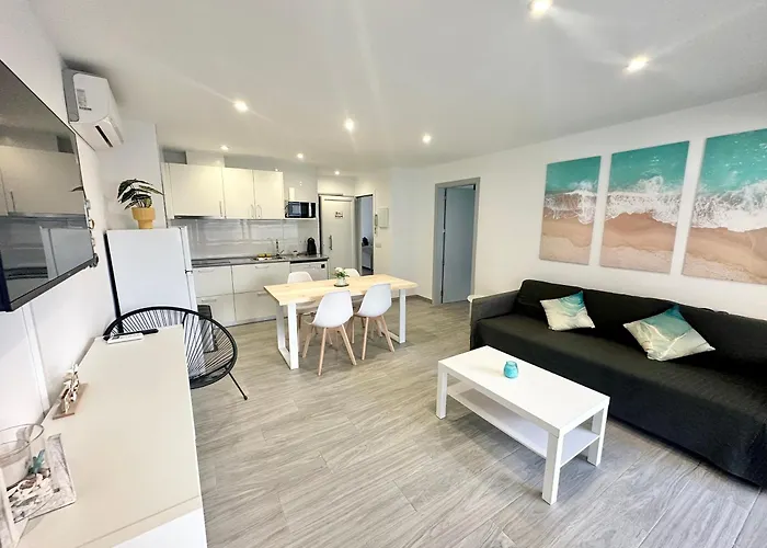 Roses Apartments Beach - 3 Rooms 2Baths