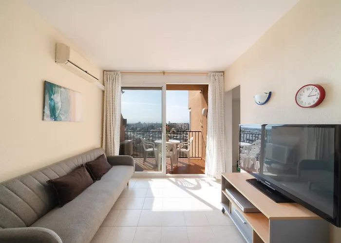 Wehostyou - Bel Appartement Roses, Margarida 43
