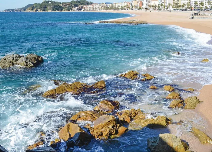 3 Bedroom Beautiful Apartment In Lloret De Mar