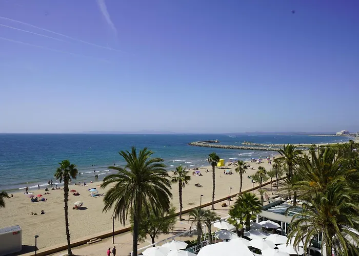 Apartamento Frente Al Mar Con Una Amplia Terraza Y Vistas A La Bahia
