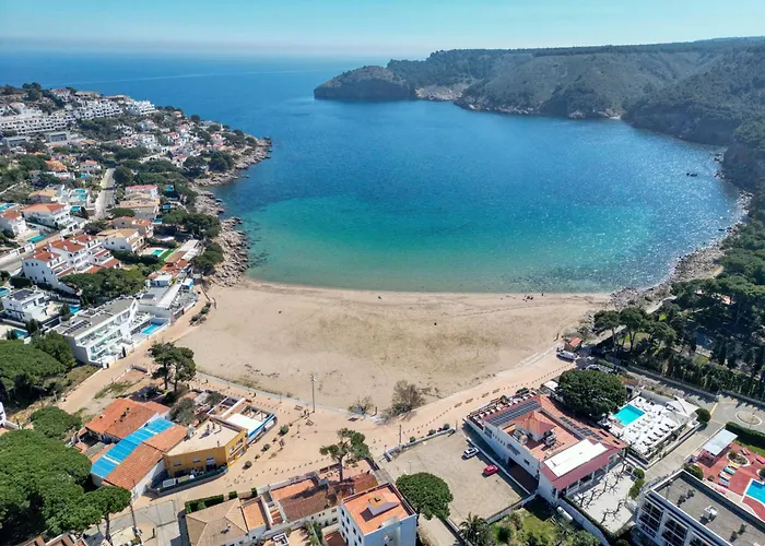Gerkens, Bonita Casa De Tres Dormitorios Con Piscina Comunitaria En Escala
