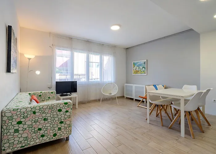 Hauzify I Apartament Diana