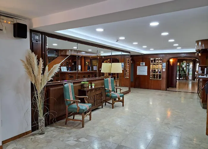 Vintage Hotel Mercedes