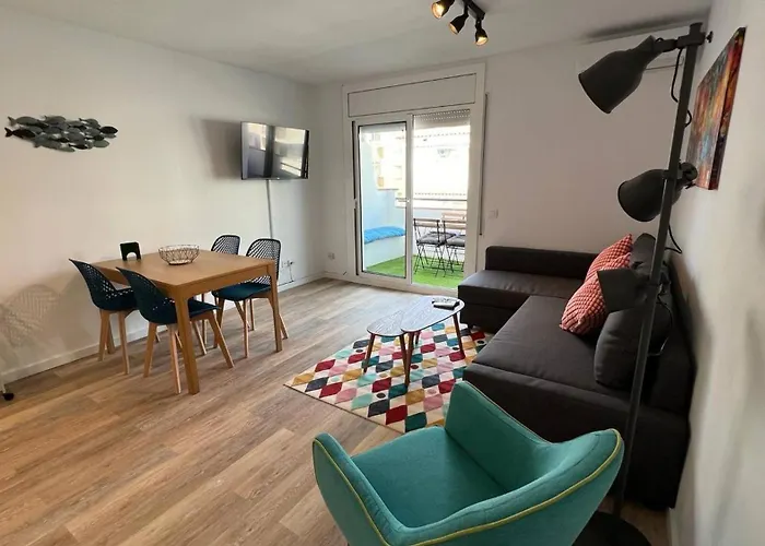 Precioso Apartamento En Roses Con Parking Cerca De Playa