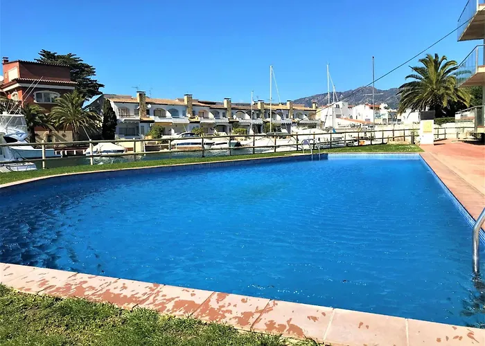Apartamento En Roses Con Vistas Al Canal Y Piscina